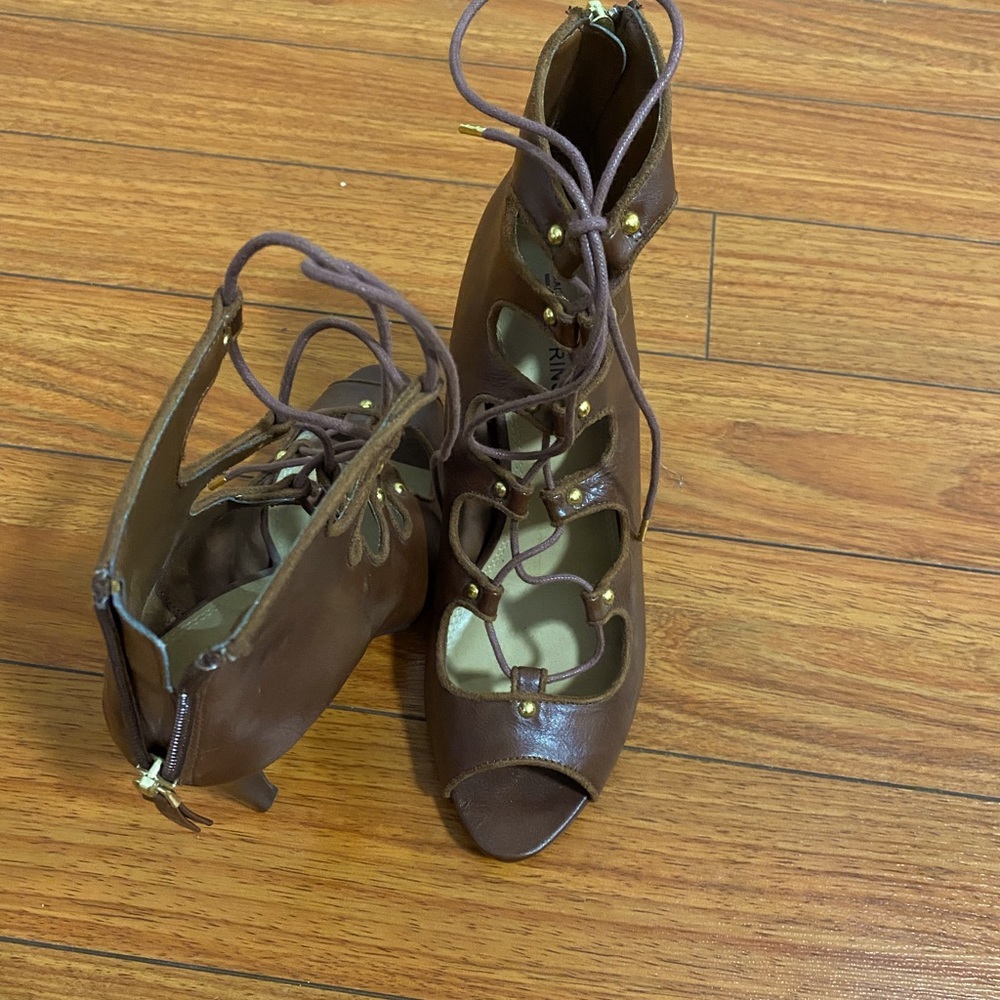 High heels - Picture 2 of 2
